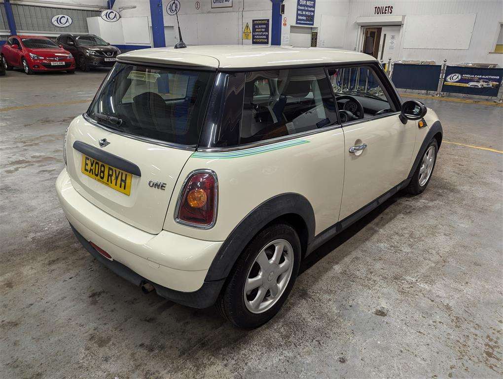 <p>2008 MINI ONE</p>