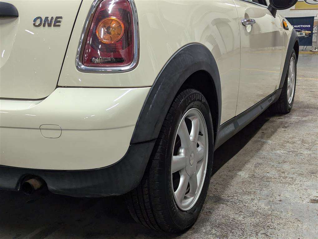 <p>2008 MINI ONE</p>