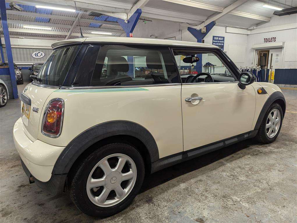 <p>2008 MINI ONE</p>