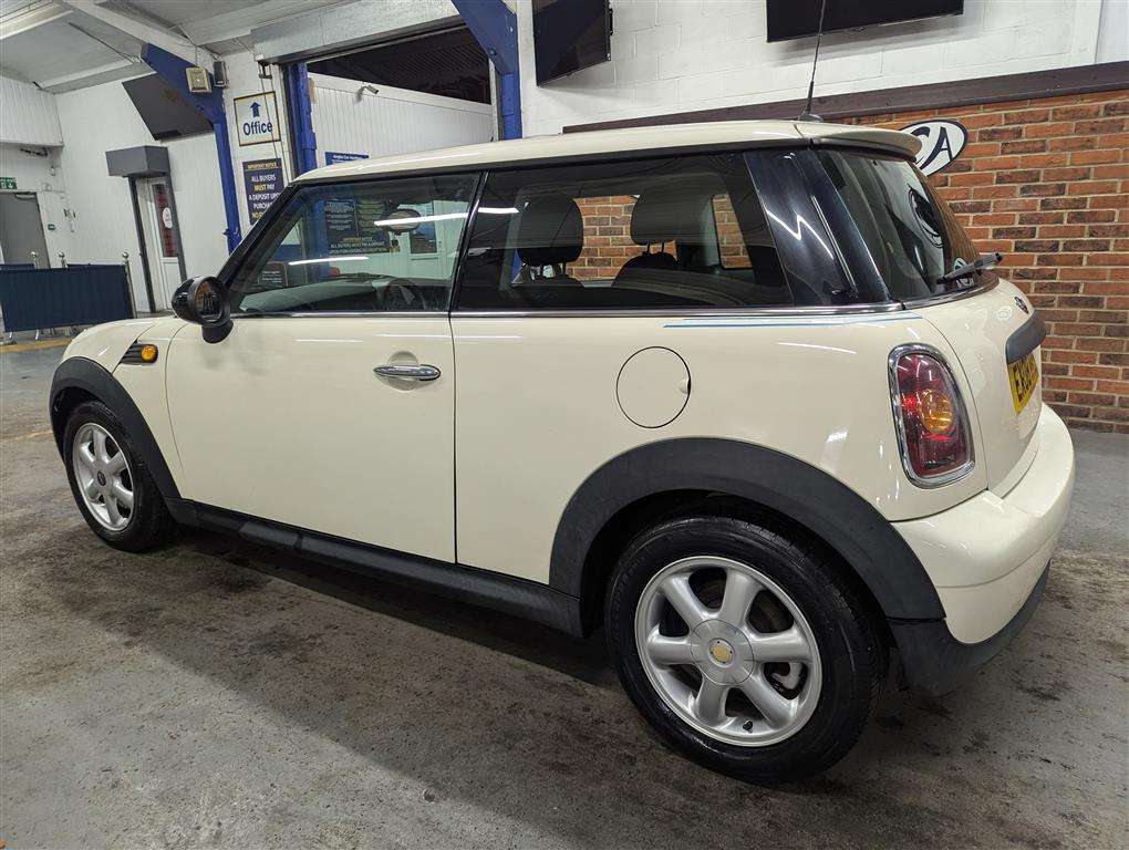 <p>2008 MINI ONE</p>