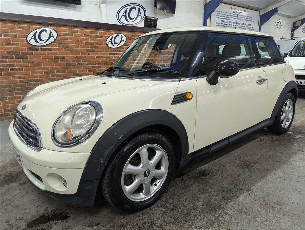 <p>2008 MINI ONE</p>