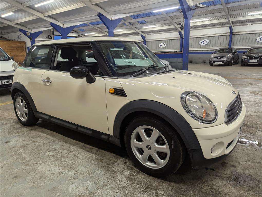 <p>2008 MINI ONE</p>