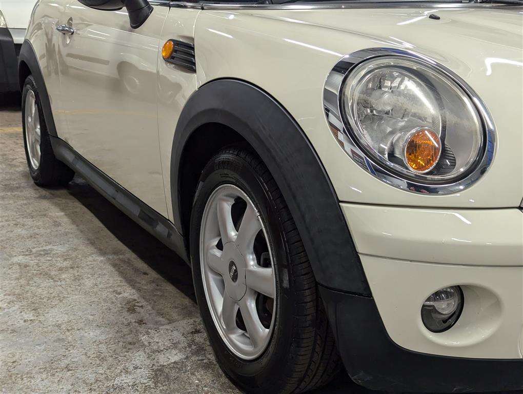 <p>2008 MINI ONE</p>