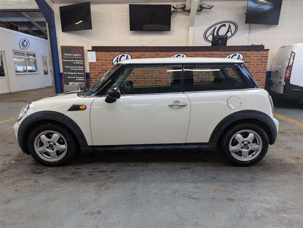 <p>2008 MINI ONE</p>