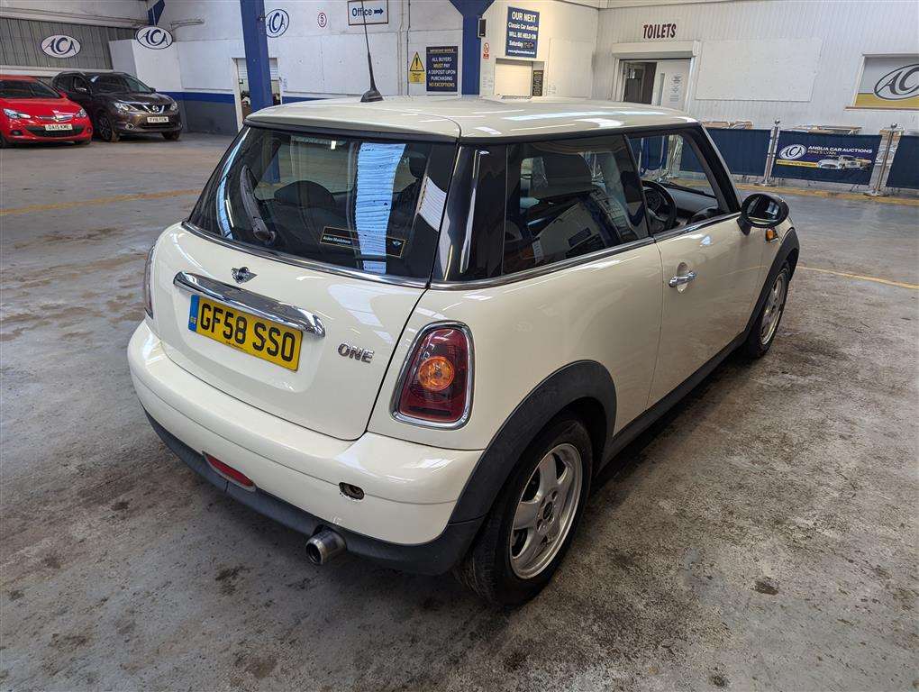 <p>2008 MINI ONE</p>