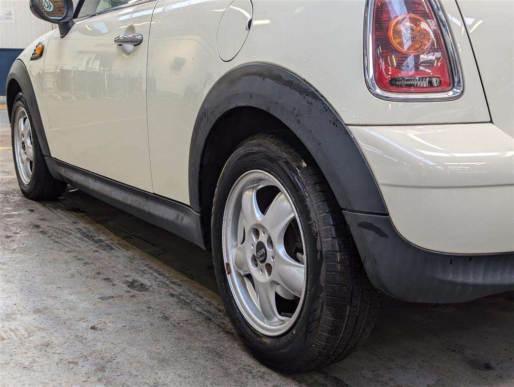 <p>2008 MINI ONE</p>