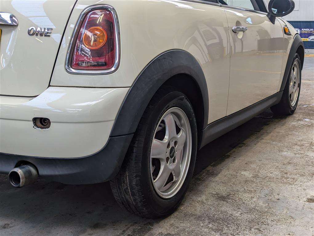 <p>2008 MINI ONE</p>