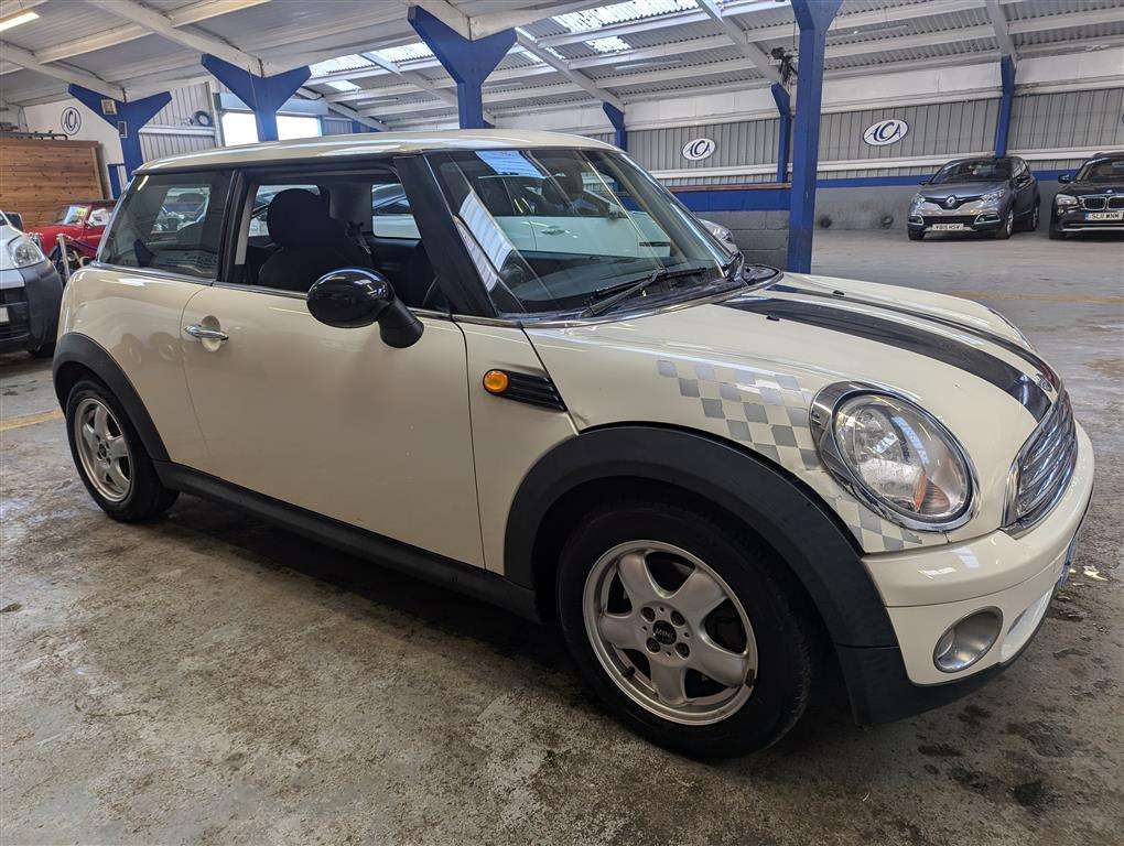 <p>2008 MINI ONE</p>