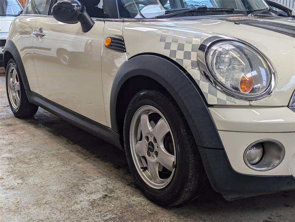 <p>2008 MINI ONE</p>