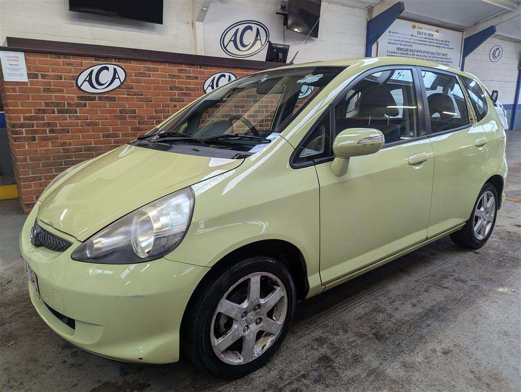 <p>2004 HONDA JAZZ SE</p>