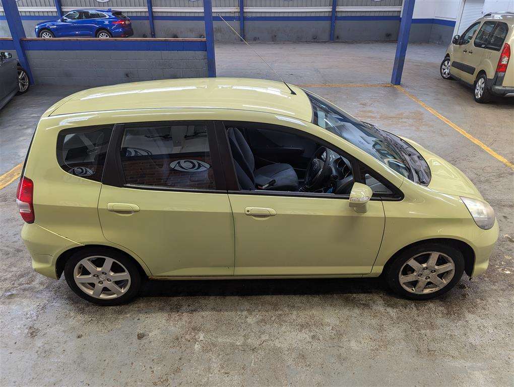 <p>2004 HONDA JAZZ SE</p>