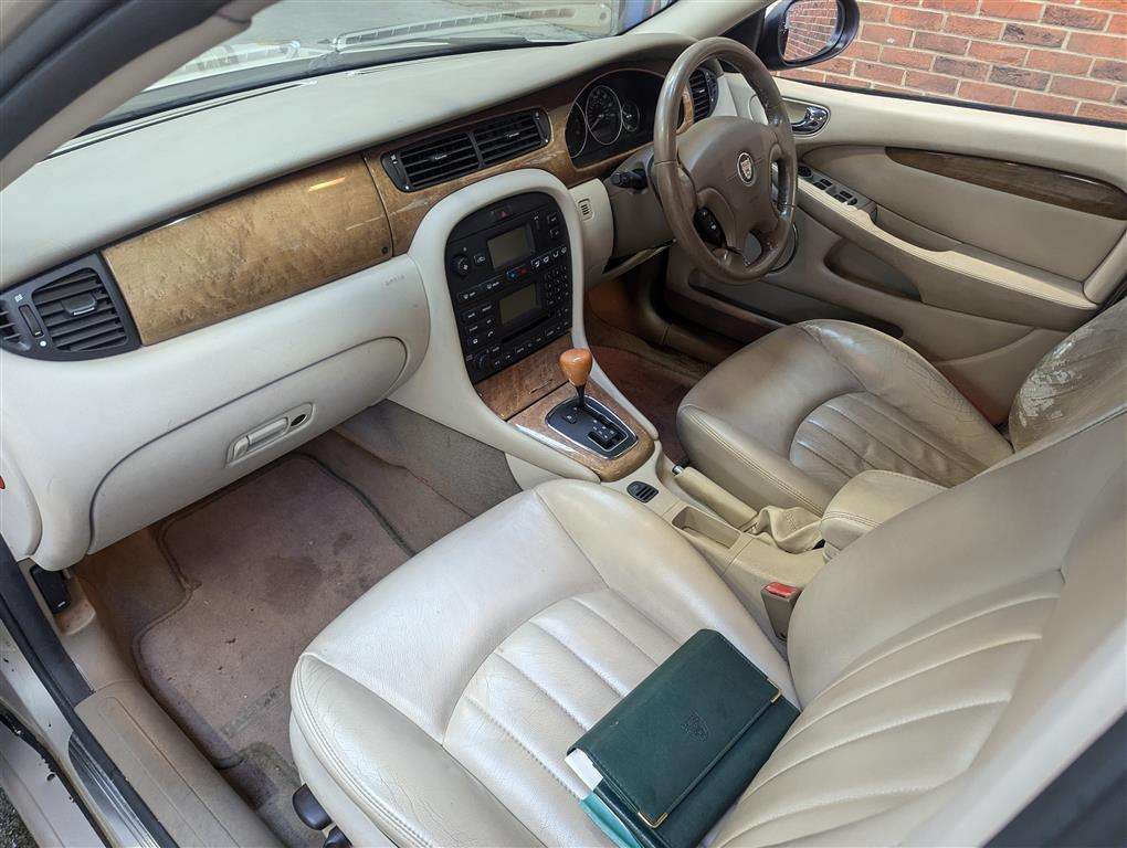 <p>2002 JAGUAR X-TYPE V6 SE AUTO</p>