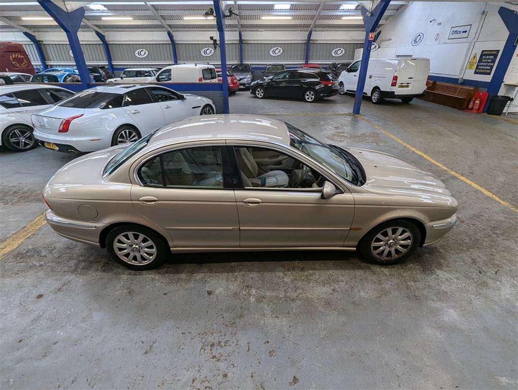 <p>2002 JAGUAR X-TYPE V6 SE AUTO</p>