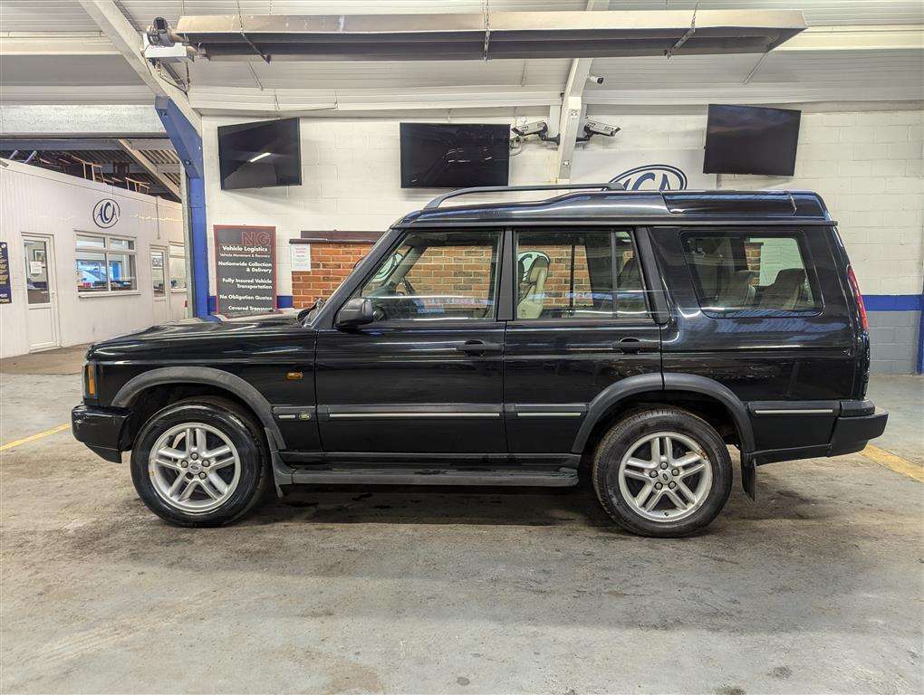 <p>2004 LAND ROVER DISCOVERY LANDMARK TD5 AUTO</p>