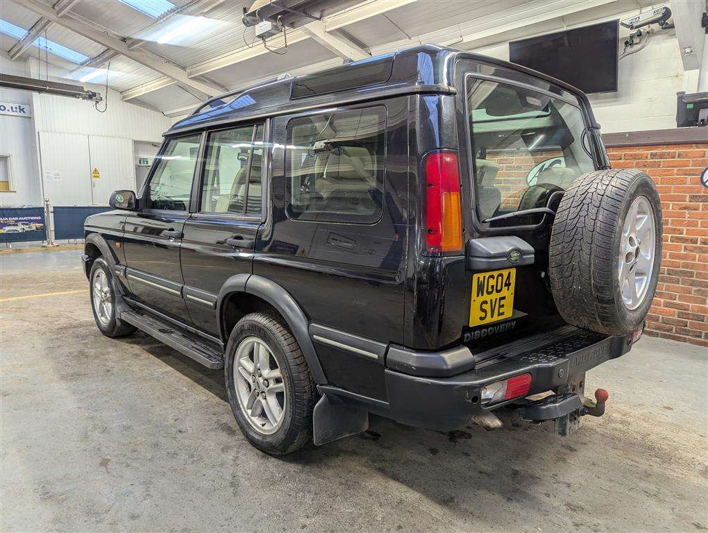 <p>2004 LAND ROVER DISCOVERY LANDMARK TD5 AUTO</p>