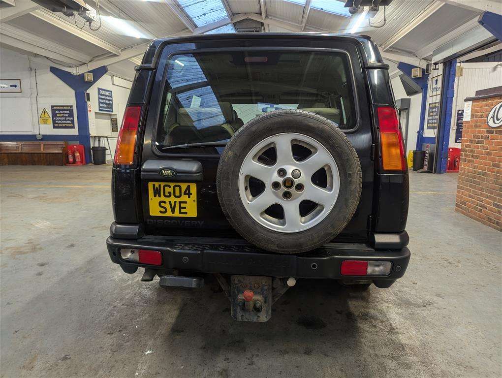 <p>2004 LAND ROVER DISCOVERY LANDMARK TD5 AUTO</p>