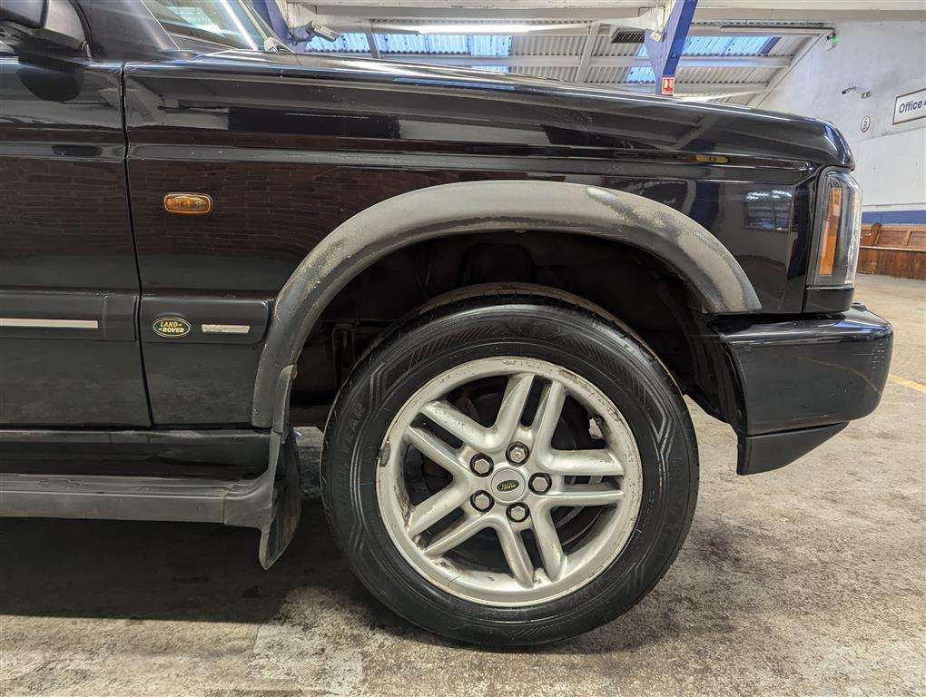 <p>2004 LAND ROVER DISCOVERY LANDMARK TD5 AUTO</p>