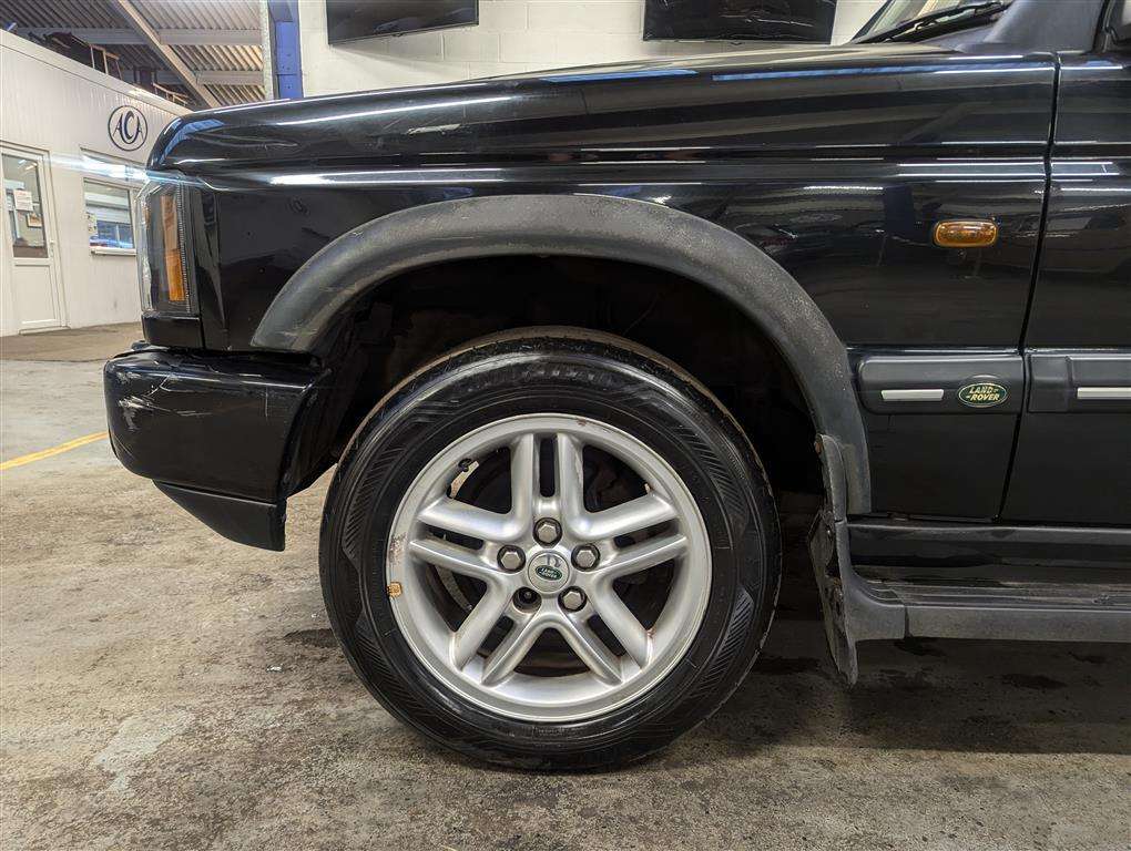 <p>2004 LAND ROVER DISCOVERY LANDMARK TD5 AUTO</p>