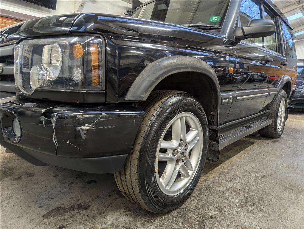 <p>2004 LAND ROVER DISCOVERY LANDMARK TD5 AUTO</p>