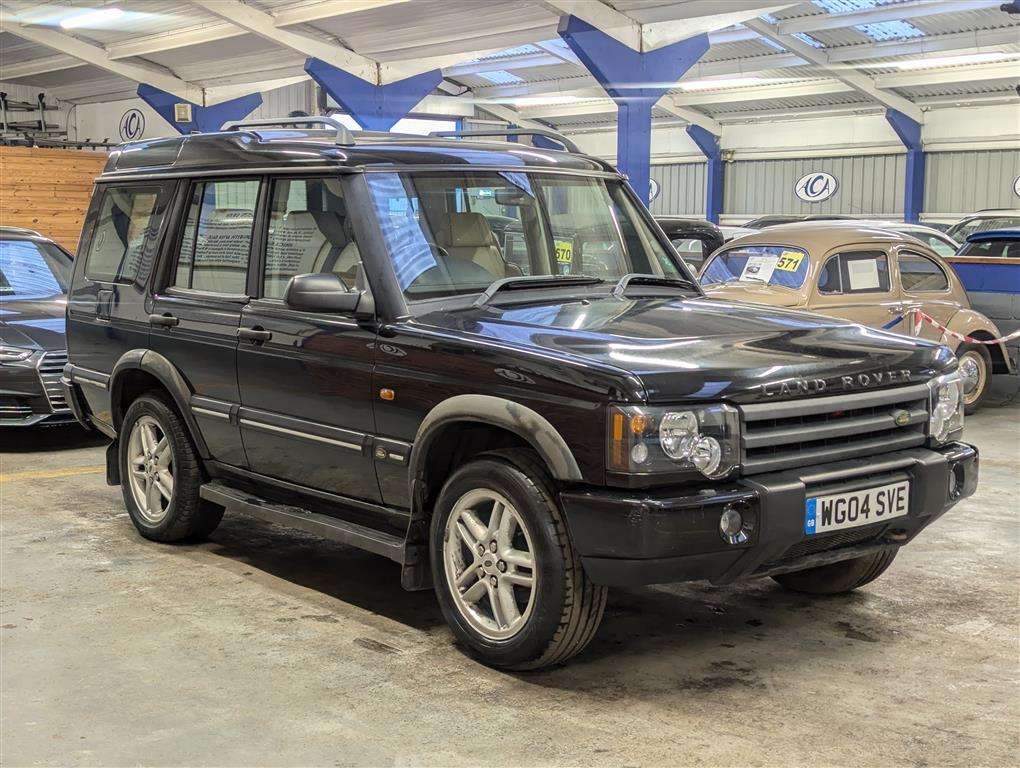 <p>2004 LAND ROVER DISCOVERY LANDMARK TD5 AUTO</p>