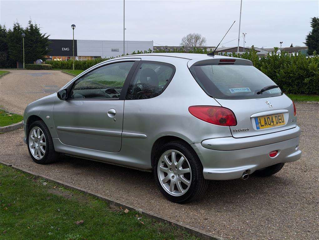 <p>2004 PEUGEOT 206 GTI</p>