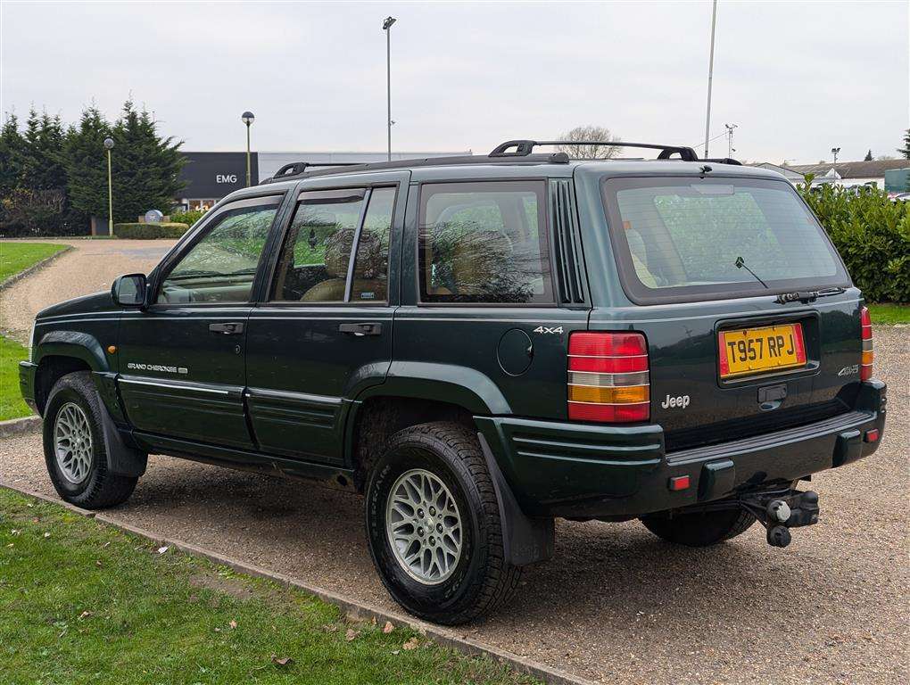 <p>1999 JEEP GRAND CHEROKEE LTD AUTO</p>