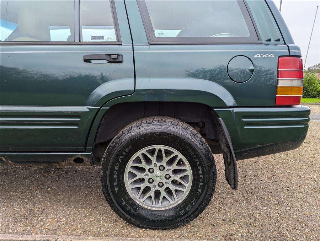 <p>1999 JEEP GRAND CHEROKEE LTD AUTO</p>