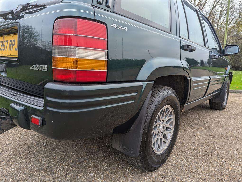 <p>1999 JEEP GRAND CHEROKEE LTD AUTO</p>