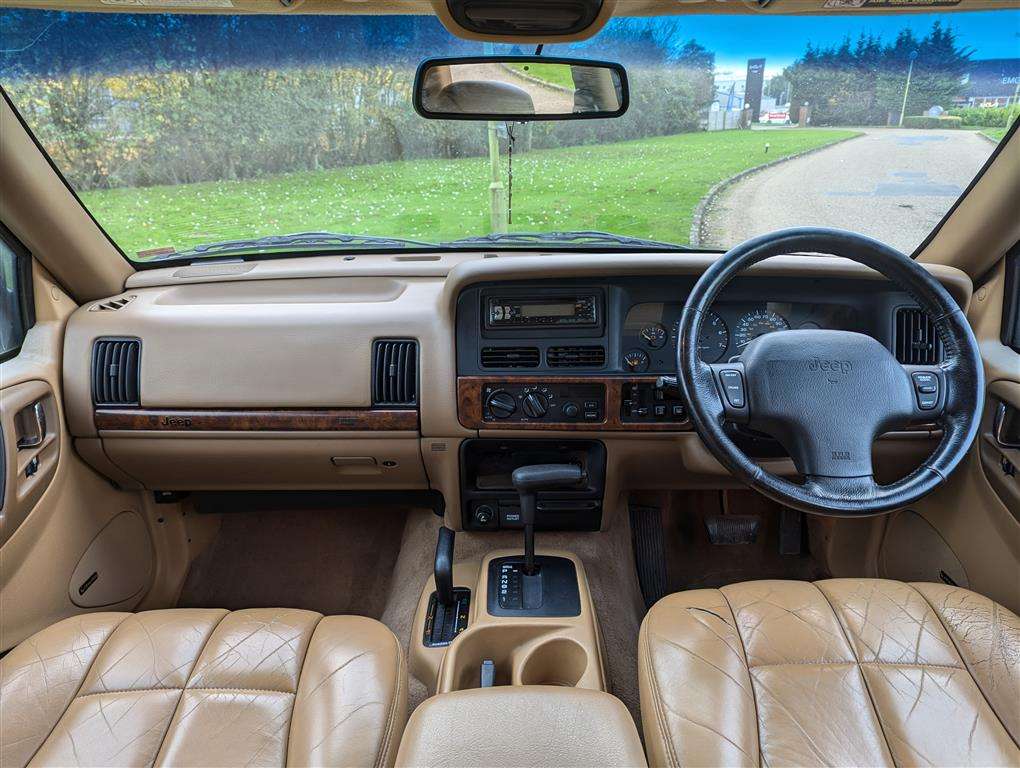 <p>1999 JEEP GRAND CHEROKEE LTD AUTO</p>