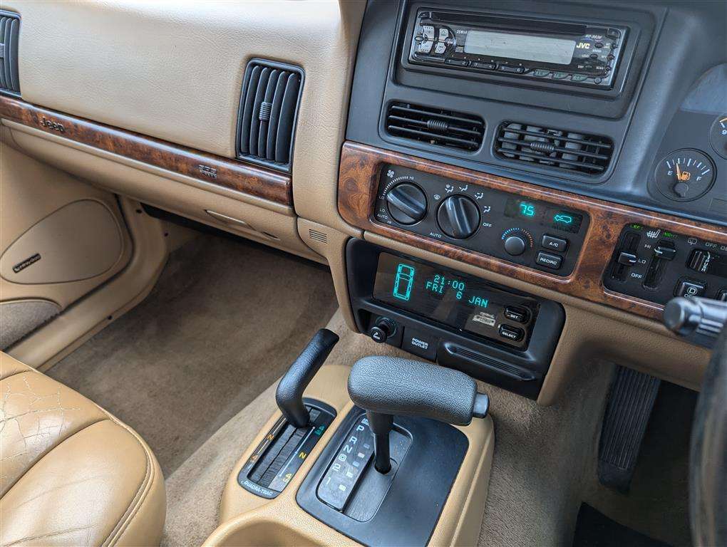 <p>1999 JEEP GRAND CHEROKEE LTD AUTO</p>