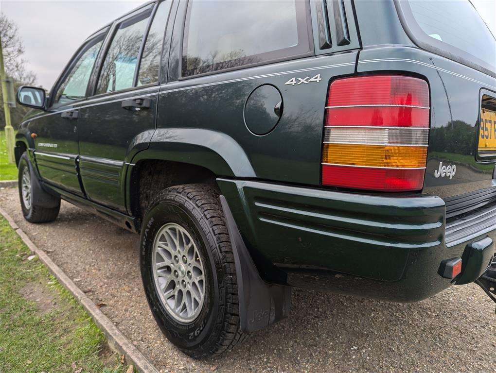 <p>1999 JEEP GRAND CHEROKEE LTD AUTO</p>