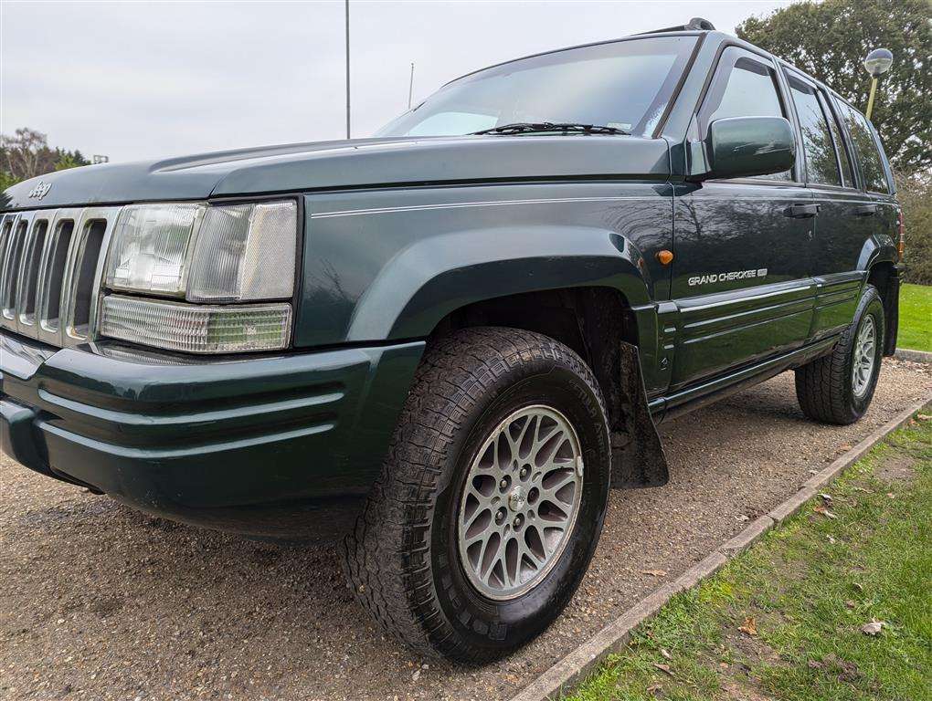 <p>1999 JEEP GRAND CHEROKEE LTD AUTO</p>