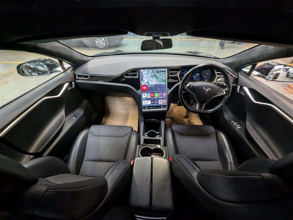 <p>2017 TESLA MODEL S 75D</p>