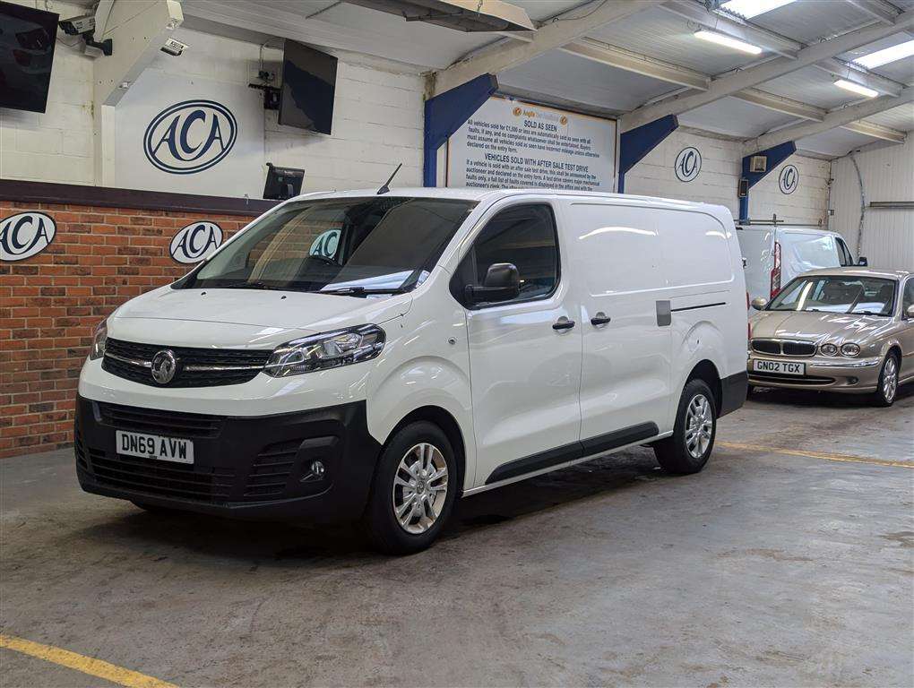 <p>2019 VAUXHALL VIVARO 2900 DYNAMIC S/S</p>