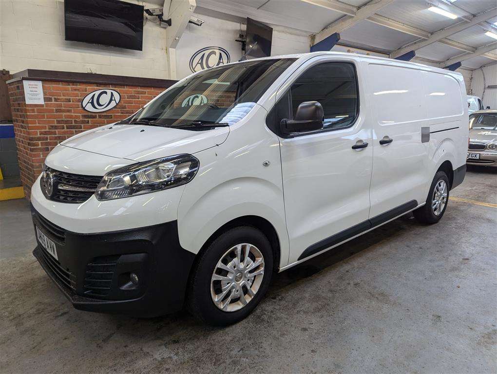 <p>2019 VAUXHALL VIVARO 2900 DYNAMIC S/S</p>