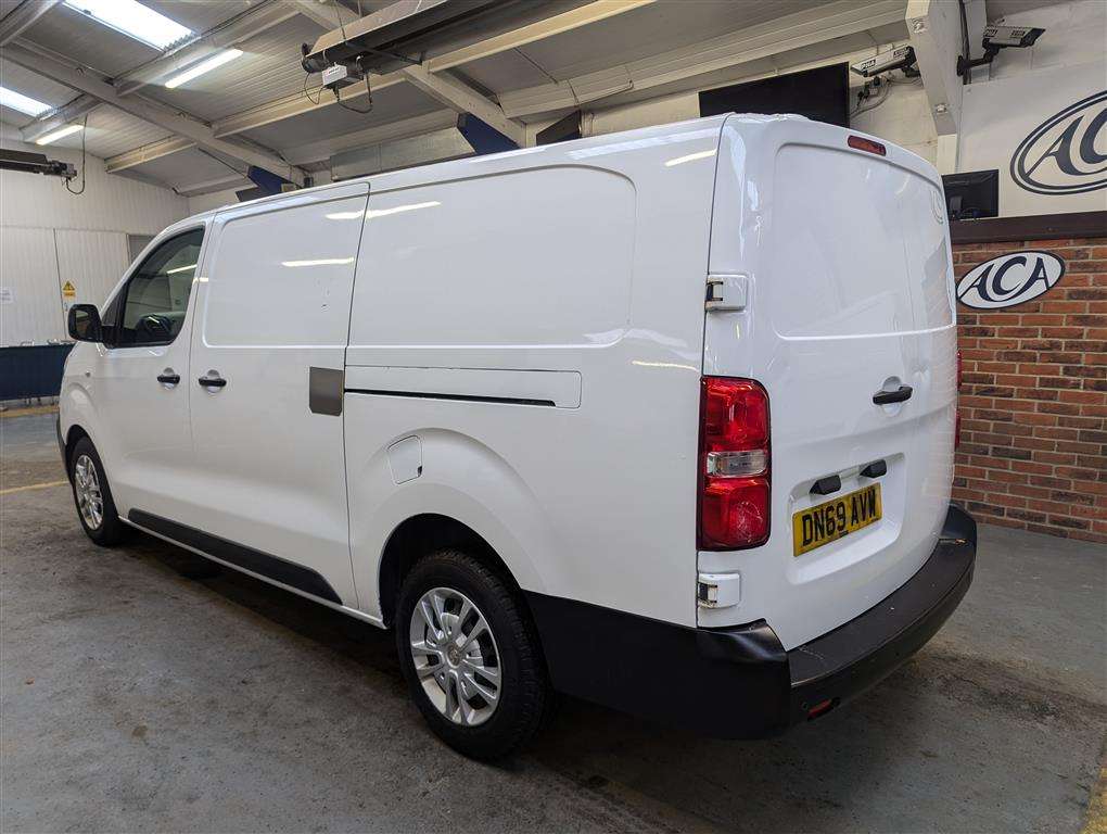 <p>2019 VAUXHALL VIVARO 2900 DYNAMIC S/S</p>