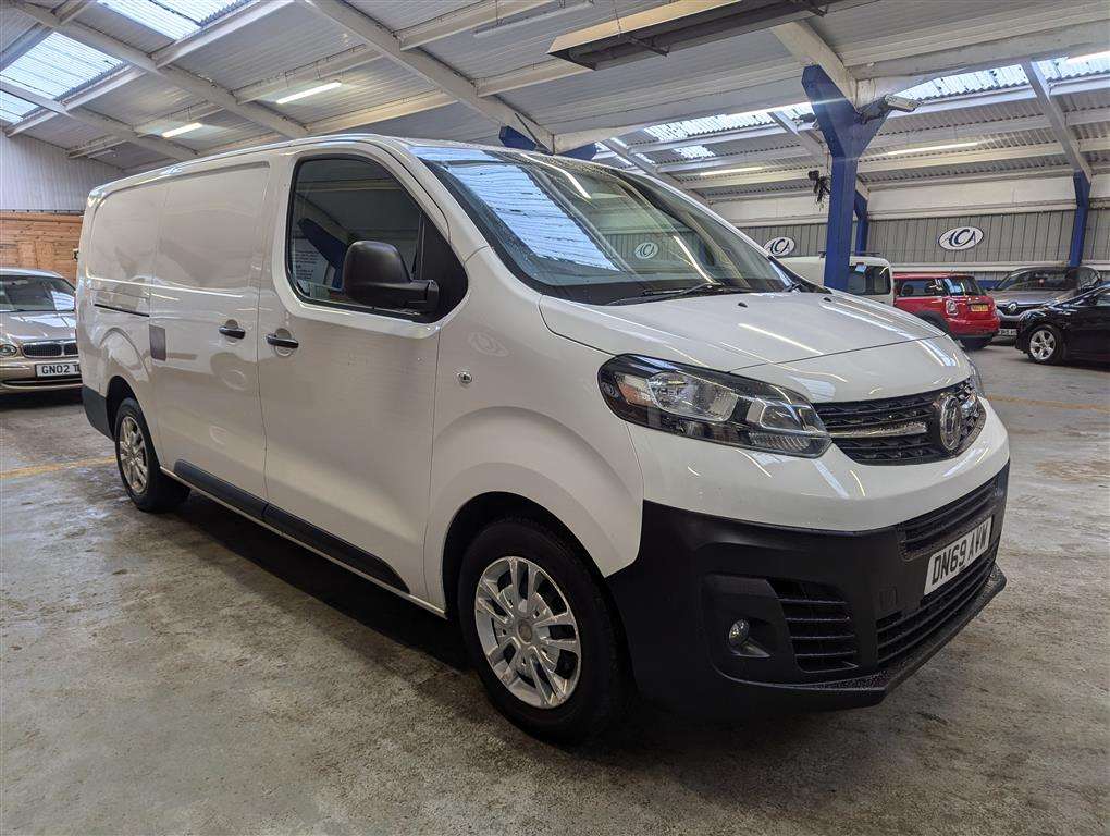 <p>2019 VAUXHALL VIVARO 2900 DYNAMIC S/S</p>