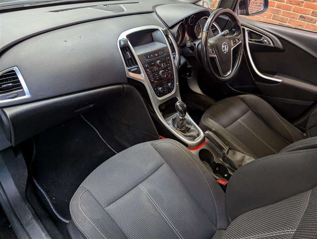 <p>2013 VAUXHALL ASTRA SRI CDTI S/S</p>