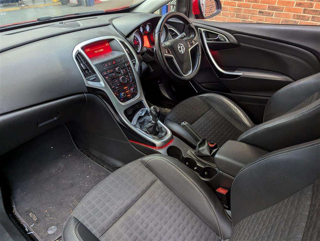 <p>2015 VAUXHALL ASTRA GTC SRI CDTI S/S</p>