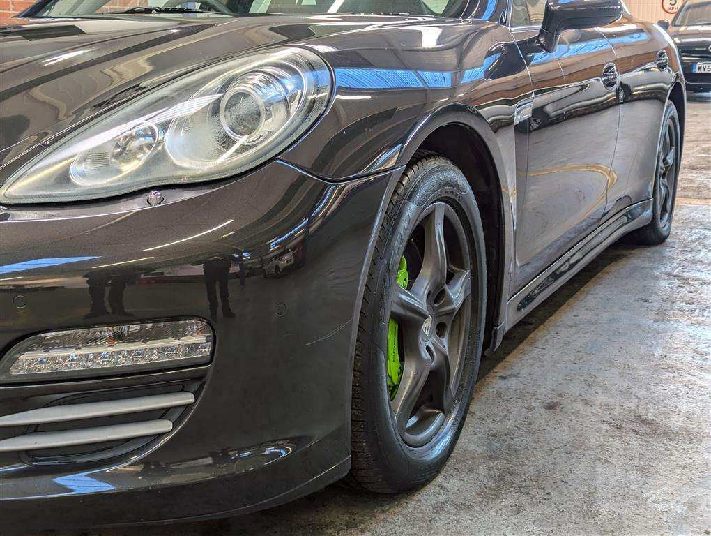 <p>2010 PORSCHE</p>