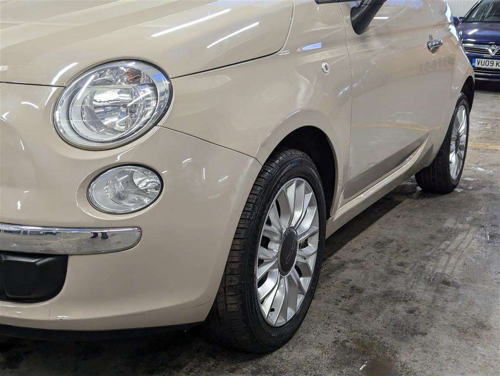 <p>2015 FIAT 500 LOUNGE</p>