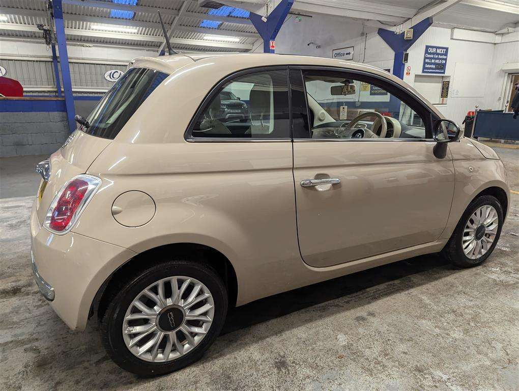 <p>2015 FIAT 500 LOUNGE</p>