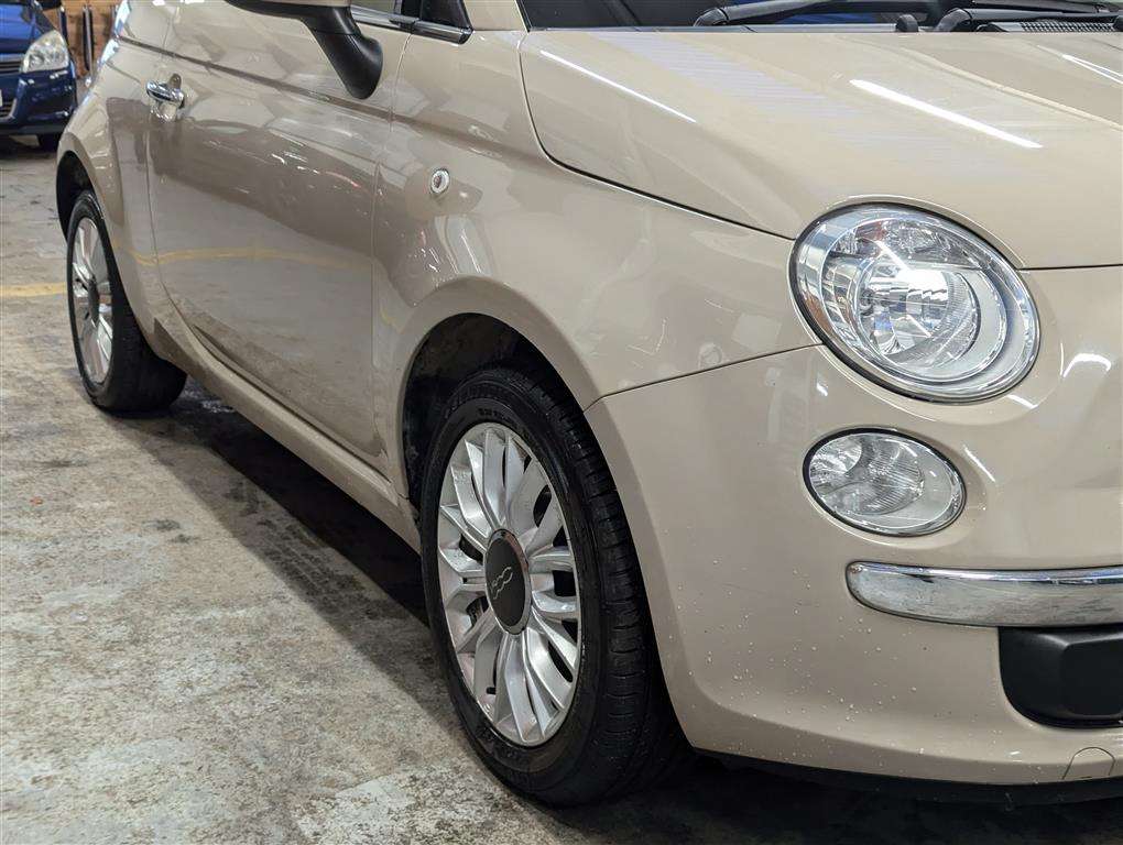 <p>2015 FIAT 500 LOUNGE</p>