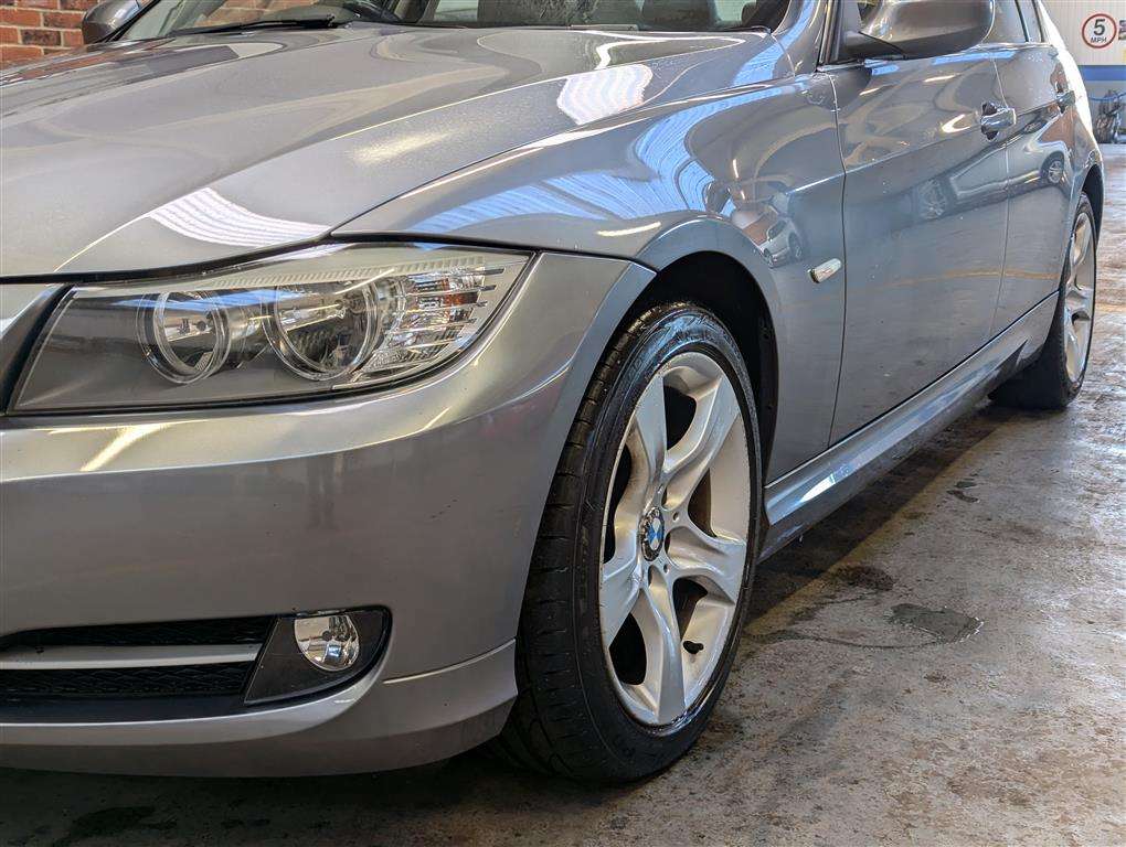 <p>2011 BMW 318I EXCLUSIVE EDITION</p>