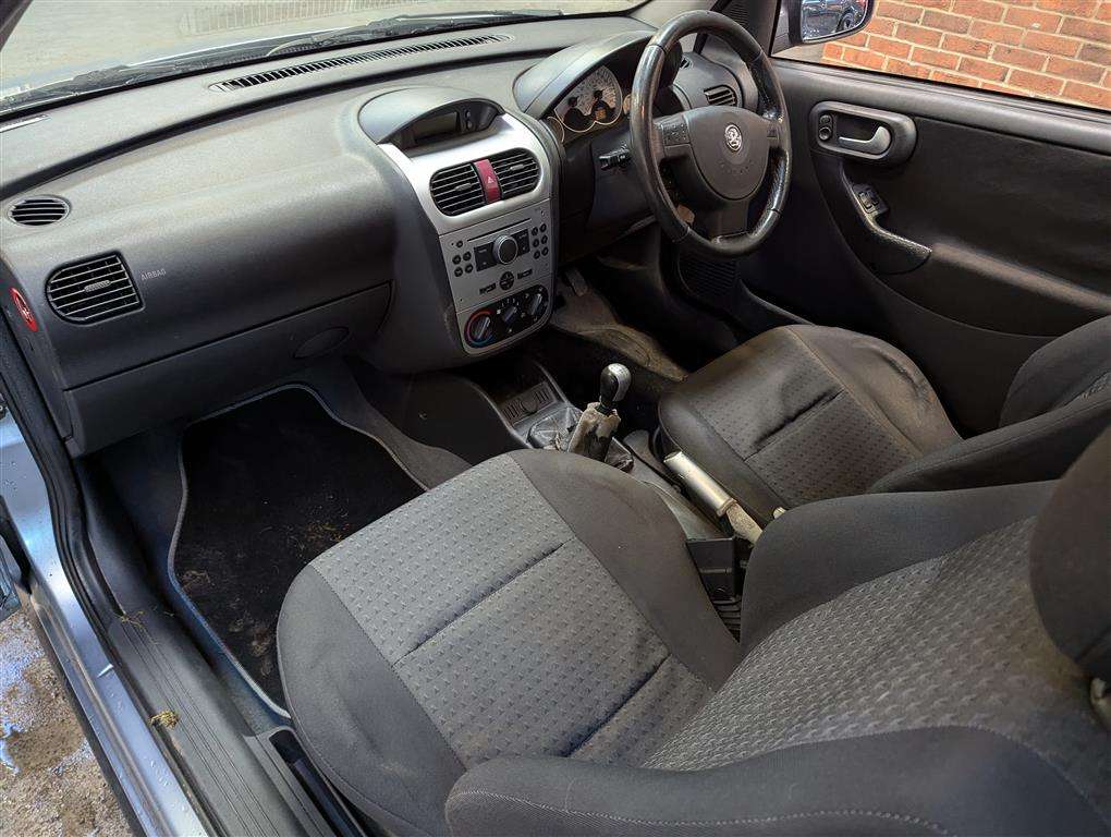 <p>2005 VAUXHALL CORSA SXI TWINPORT</p>