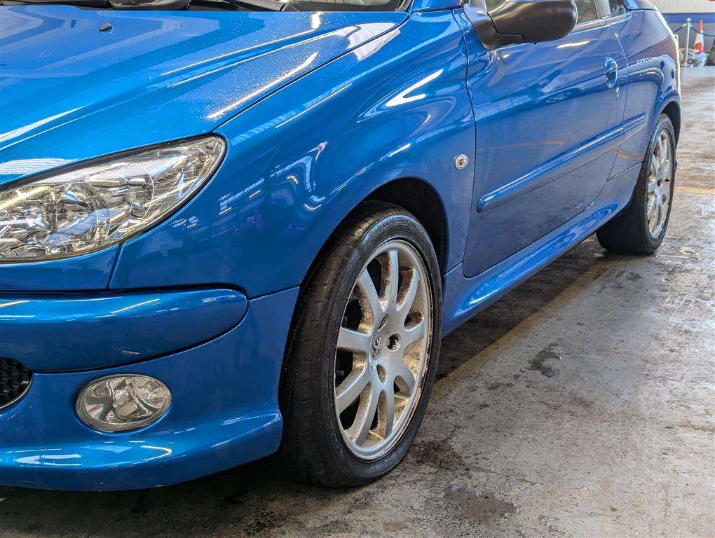 <p>2006 PEUGEOT 206 ALLURE CC S-A</p>