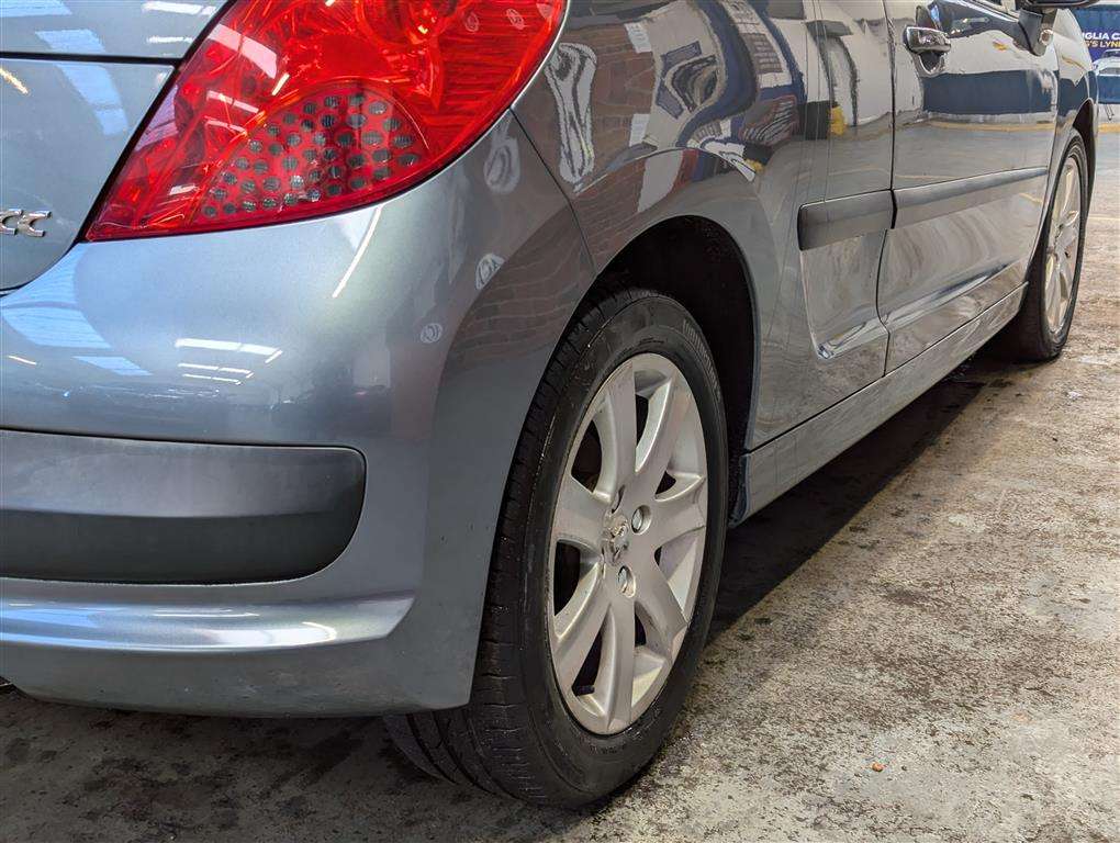 <p>2009 PEUGEOT 207 SPORT CC HDI</p>