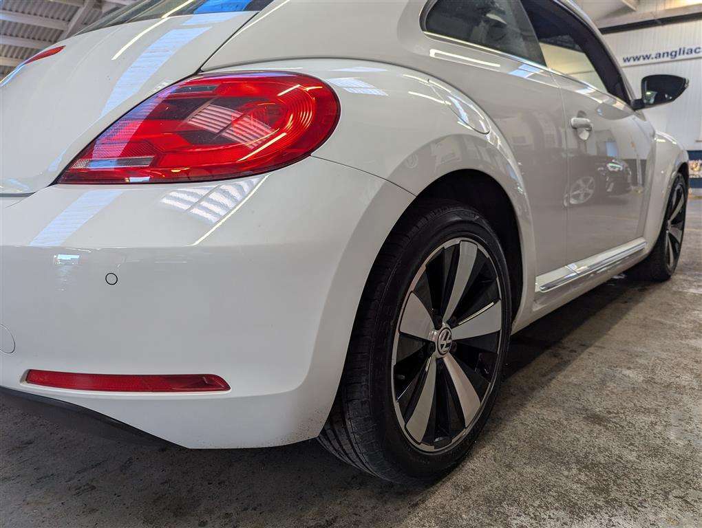 <p>2016 VOLKSWAGEN BEETLE DESIGN TDI BMOTION</p>