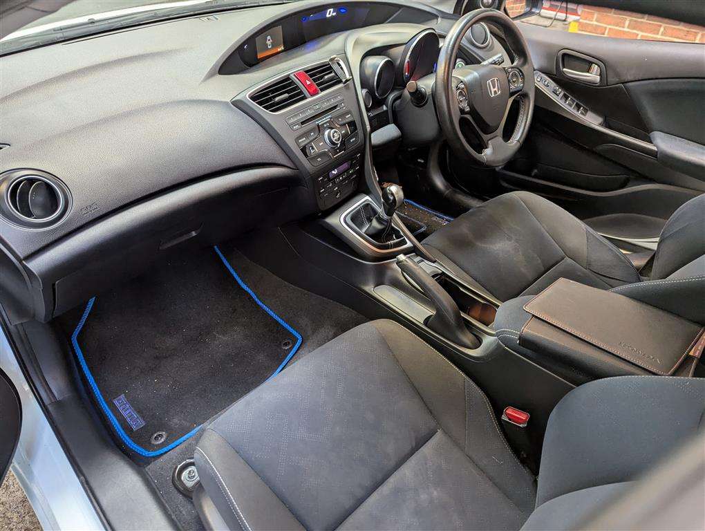 <p>2014 HONDA CIVIC I-DTEC SE +</p>