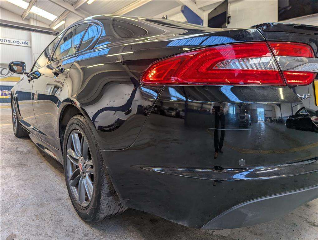 <p>2014 JAGUAR XF R-SPORT D AUTO</p>